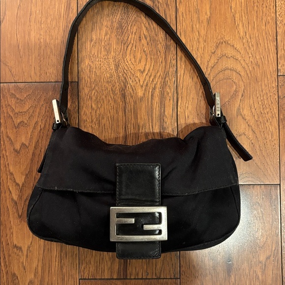 AUTHENTIC FENDI BAGUETTE - Picture 2 of 10